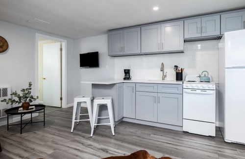 Old Mystic Apartment | The Avery Flat · Near Mystic, Casinos + USCGA