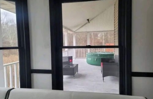 Putnam Valley House | @iHeartNYState 5br - Hot Tub Sauna Jacuzzi