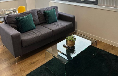 Pier Head Apartment | City View Two Bedroom Apartment Liverpool