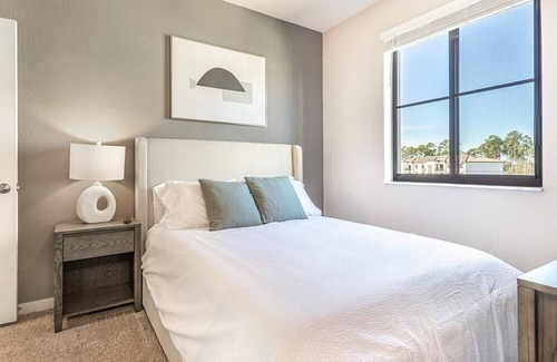 Three Oaks Apartment | Landing at The Grove at Portofino Vineyards - 3 Bedrooms in Three Oaks
