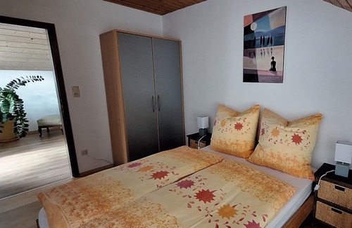 Laufen Apartment | Mansarden-wohnung 38m² mit Bergblick, bis 4 Personen, 2 Balkone