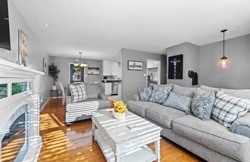 Ashley Oaks House | Knox Comfy Chic