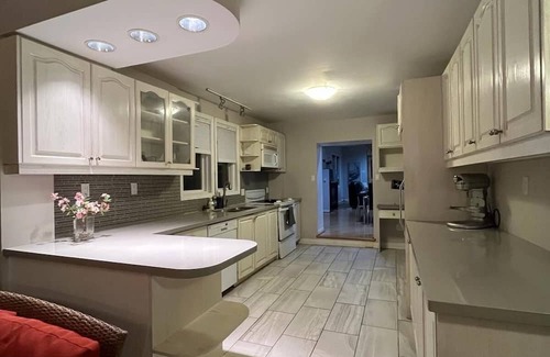 Pickering House | Budget-Friendly Room n