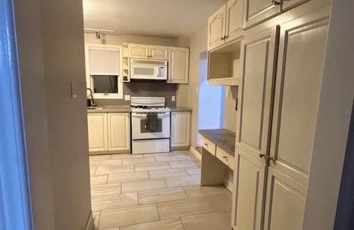 Pickering House | Budget-Friendly Room n