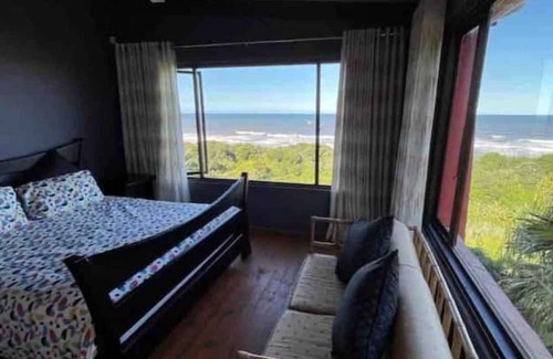 Trafalgar Villa | Trafalgar Beach House with direct beach access
