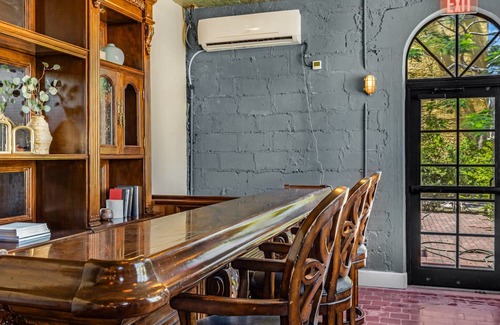 East Little Havana Hotel | Roami at Tower Hotel - Calle Ocho