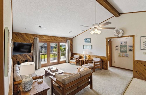 Salvo House | Enjoy a classic Hatteras Island beach cottage with a sun deck!