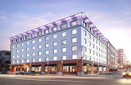 Old Port House | Portland's Waterfront Gem: Indoor Pool | Breakfast | 24h Fitness Center | Pet-Friendly