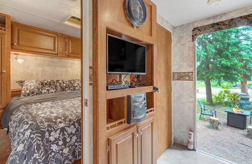 Cascade House | Canyon Camper @ Pikes Peak