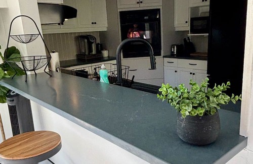 Northern Bruce Peninsula Cabin | Starry Haven: Serene 3-BR Retreat with Hot Tub