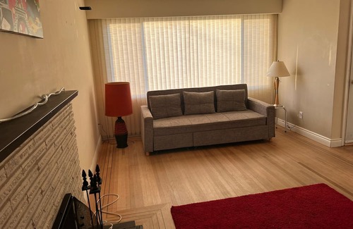 Delta House | Cozy Private Artistic Bedroom with Patio