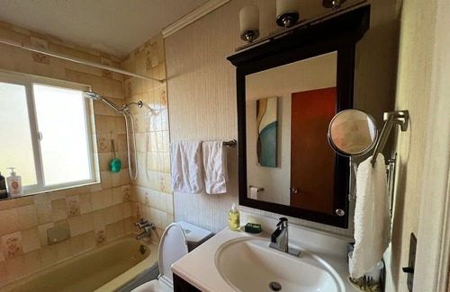 Delta House | Cozy Private Artistic Bedroom with Patio