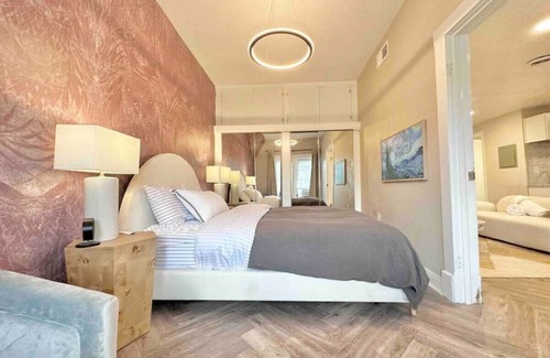 Pittsburgh Apartment | Luxe Highland Park Apt | The Elliott Mansion