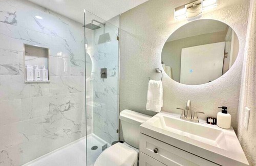 Pittsburgh Apartment | Luxe Highland Park Apt | The Elliott Mansion