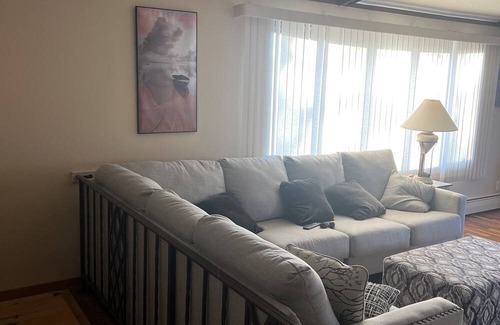 Chisholm House | Family friendly 4 bedroom house. Close to bike trails.