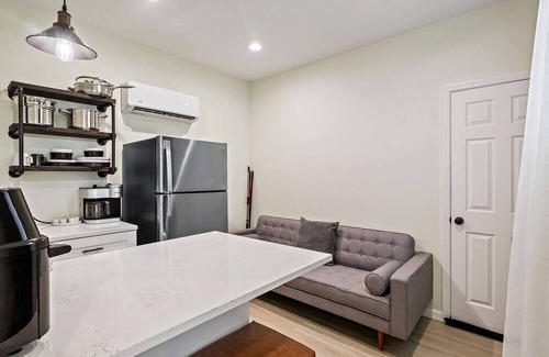 United Central House | Modern Gem One Bedroom One Bath