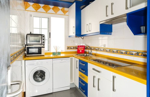 Alameda Apartment | Apartment 'Conde 10' with Balcony, Wi-Fi and Air Conditioning