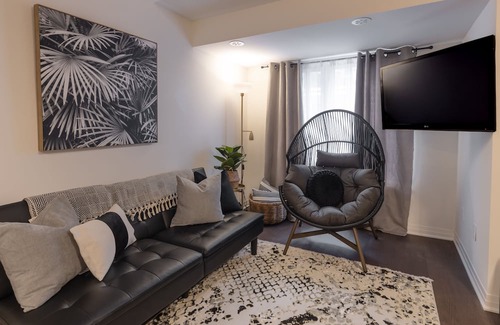 Clarington Condo | Condo Oasis steps to Lakeview