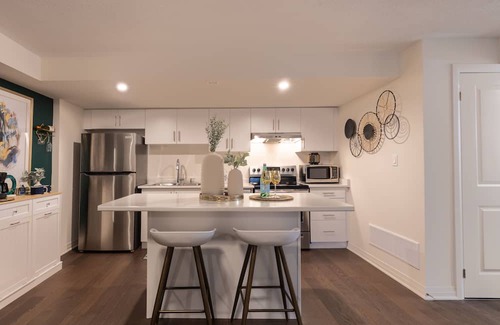 Clarington Condo | Condo Oasis steps to Lakeview
