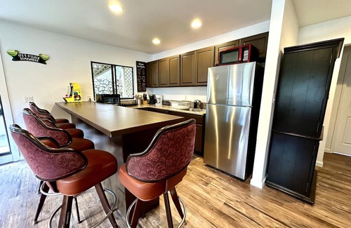 Kapolei House | Dog-friendly stay with kitchenette, washer/dryer, & fitness room access