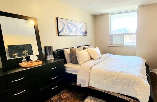 Old Toronto Apartment | Classy Industrial Venue ◈ Prime Location & Parking