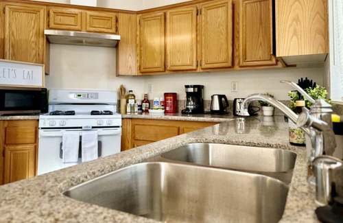 Spring Valley House | Sunny Vibes Haven: Your Retreat