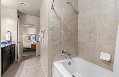 West End Apartment | CozySuites Modern Midtown Loft 09