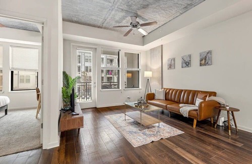 West End Apartment | CozySuites Modern Midtown Loft 09