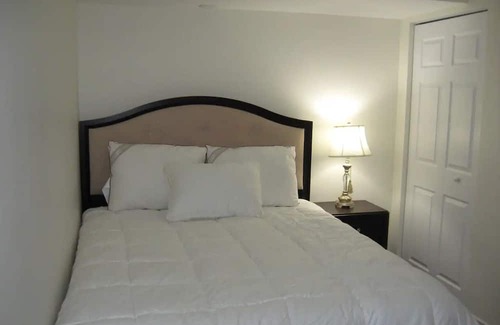 Guelph Apartment | Beautiful 2-bedroom Guest Home in Guelph