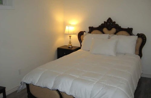 Guelph Apartment | Beautiful 2-bedroom Guest Home in Guelph
