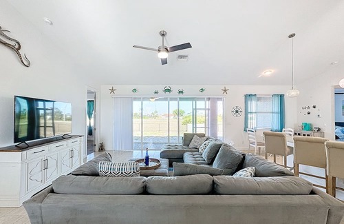 Mariner House | Beach décor awaiting your next vacation. Families welcome- Pet friendly