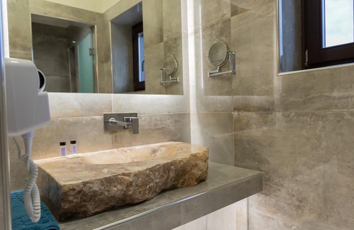 Omales Apartment | Armenopetra view-Agriovioleta,suite for 2, Mani
