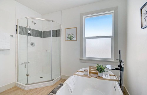 Joaquin Condo | Provo's Walkable Lovely Loft w/ Hot Tub, Firepit, 4 BR 3 Bath