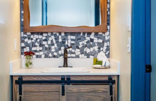 Mammoth Lakes Apartment | Guest room with King bed at Outbound Mammoth