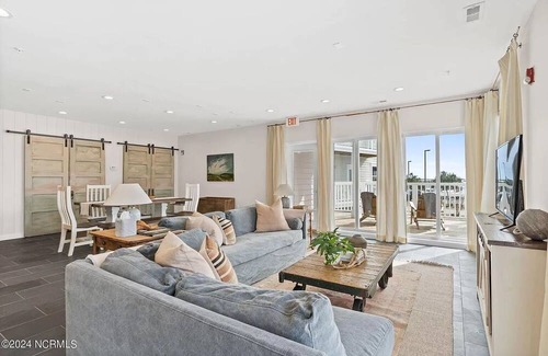 Southport Condo | Southport Yachty Dog! Spacious condo with water views and Pet-Friendly!