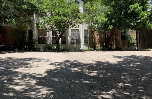 Pleasant Valley House | Key to Austin Serenity