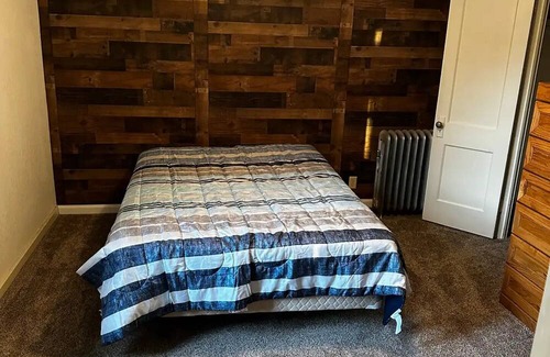 Dodge Apartment | 2 bedrooms, 1 bathroom, full kitchen, full laundry, walk-in pantry