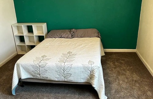 Dodge Apartment | 2 bedrooms, 1 bathroom, full kitchen, full laundry, walk-in pantry