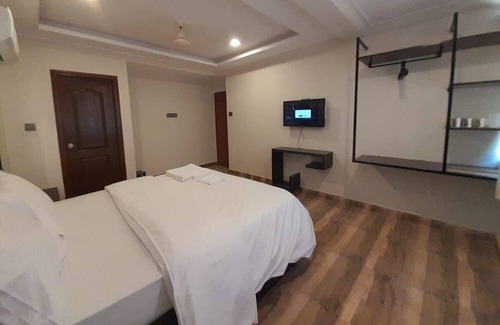 Holy Cross Colony Hotel | Collection O Hotel Grey Jade