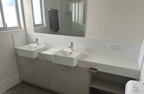 Kalgoorlie House | Brand new 5 bed room 5 bathroom home for companies fly in fly out or familys