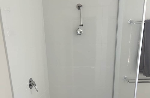 Kalgoorlie House | Brand new 5 bed room 5 bathroom home for companies fly in fly out or familys