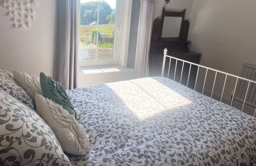 Penny Bridge Cottage | WOODLAND VIEW, pet friendly, with a garden in Penny Bridge