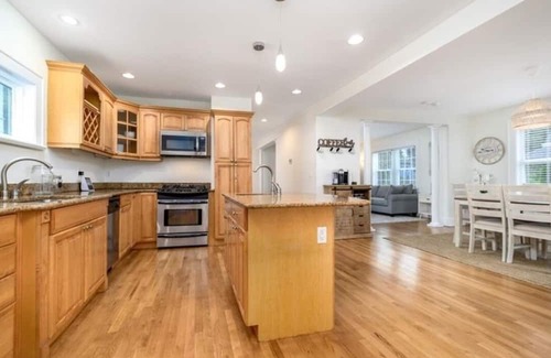 Black Rock Historic District House | Immaculate 4-Bed House close to the beach