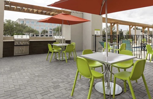 West Palm Beach House | West Palm Beach Gateway: 2 Bright Suites with Free Breakfast, Parking & Laundry