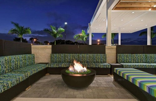 West Palm Beach House | Pet-Loving Retreat: Free Breakfast, Outdoor Pool & Near PBI Airport | 2 Units