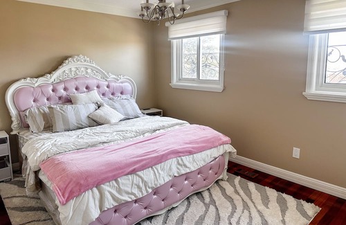 Brampton House | Cozy 3-bedroom family house + basement
