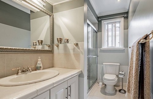 Brampton House | Cozy 3-bedroom family house + basement