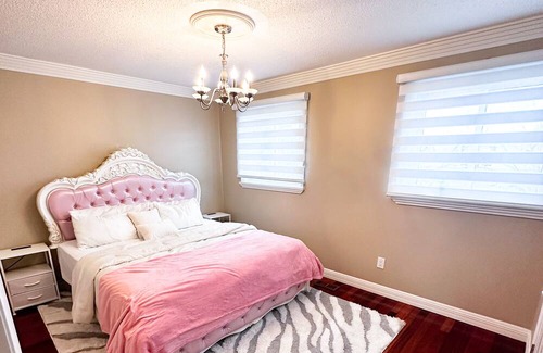 Brampton House | Cozy 3-bedroom family house + basement