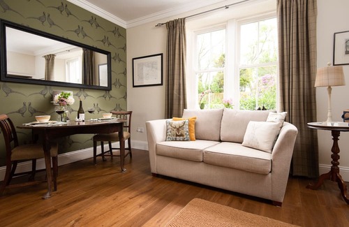 Berwick-upon-Tweed Cottage | Pentland Cottage - sleeps 2 guests in 1 bedroom