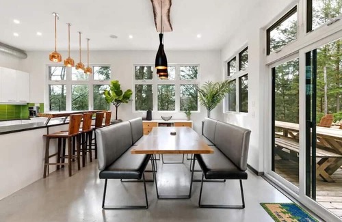 Bracebridge Cottage | Modern x Muskoka: Contemporary Waterfront Oasis